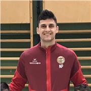 Fussballtrainer, von alle Altersgruppen, mit verschiedenen Forderung Spiele